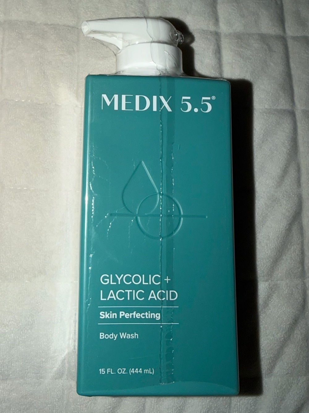 Medix 5.5 Glycolic + Lactic Acid Skin Perfecting Body Wash – Teal
